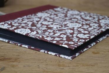 Sustainable and exclusive album bordeaux with black sides